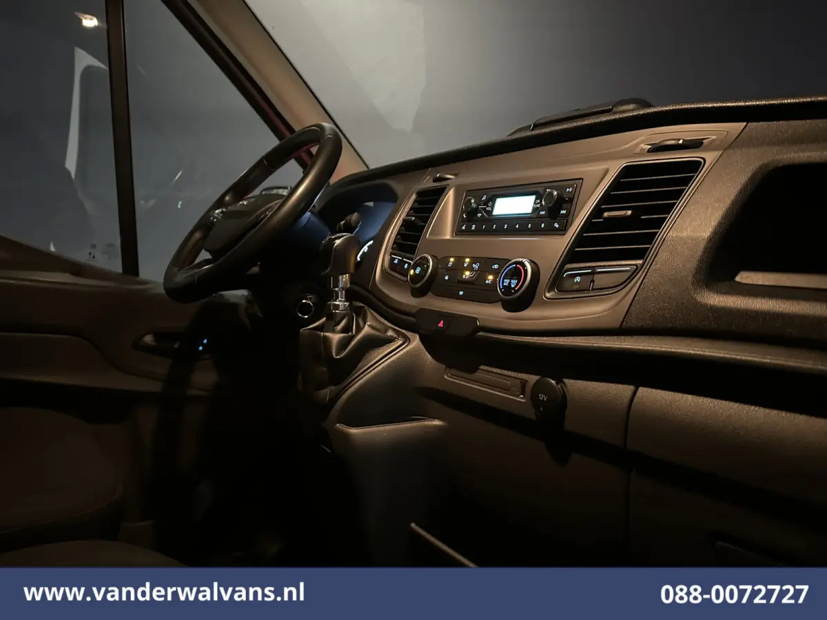 2.0 TDCI 161pk Bakwagen Laadklep Euro6 Airco | Cruisecontrol | Verwarmde voorruit | 1040kg laadvermogen Bijrijdersbank