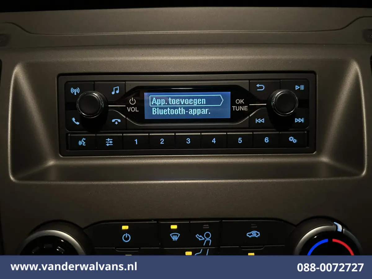 2.0 TDCI 161pk Bakwagen Laadklep Euro6 Airco | Cruisecontrol | Verwarmde voorruit | 1040kg laadvermogen Bijrijdersbank