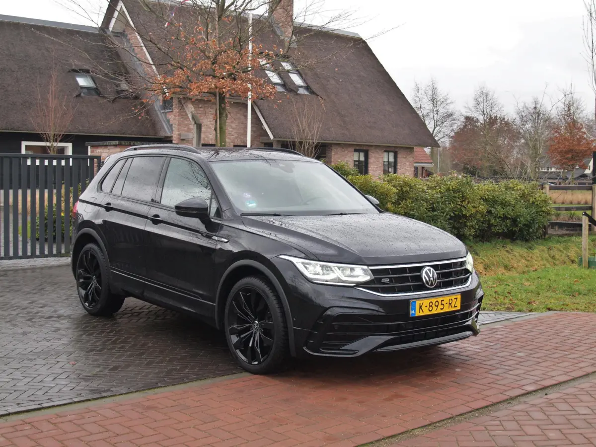 1.5 TSI R-Line Business+ | Black Style | Sfeerverlichting | Leer | Virtual Cockpit | Apple Carplay | NL-Auto |