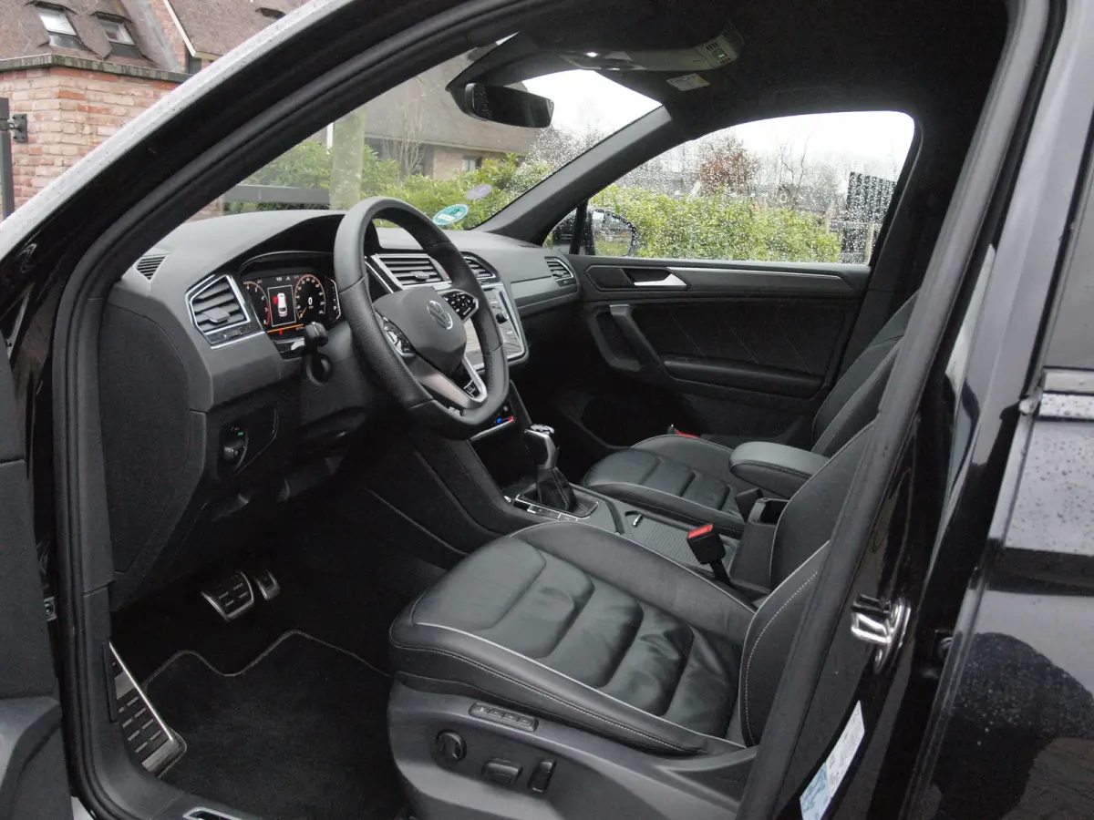 1.5 TSI R-Line Business+ | Black Style | Sfeerverlichting | Leer | Virtual Cockpit | Apple Carplay | NL-Auto |