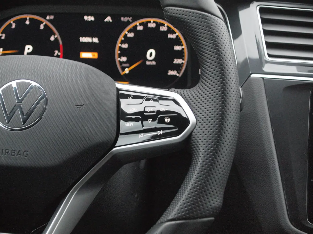 1.5 TSI R-Line Business+ | Black Style | Sfeerverlichting | Leer | Virtual Cockpit | Apple Carplay | NL-Auto |