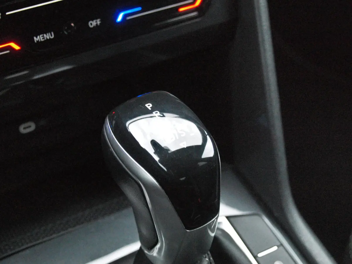 1.5 TSI R-Line Business+ | Black Style | Sfeerverlichting | Leer | Virtual Cockpit | Apple Carplay | NL-Auto |