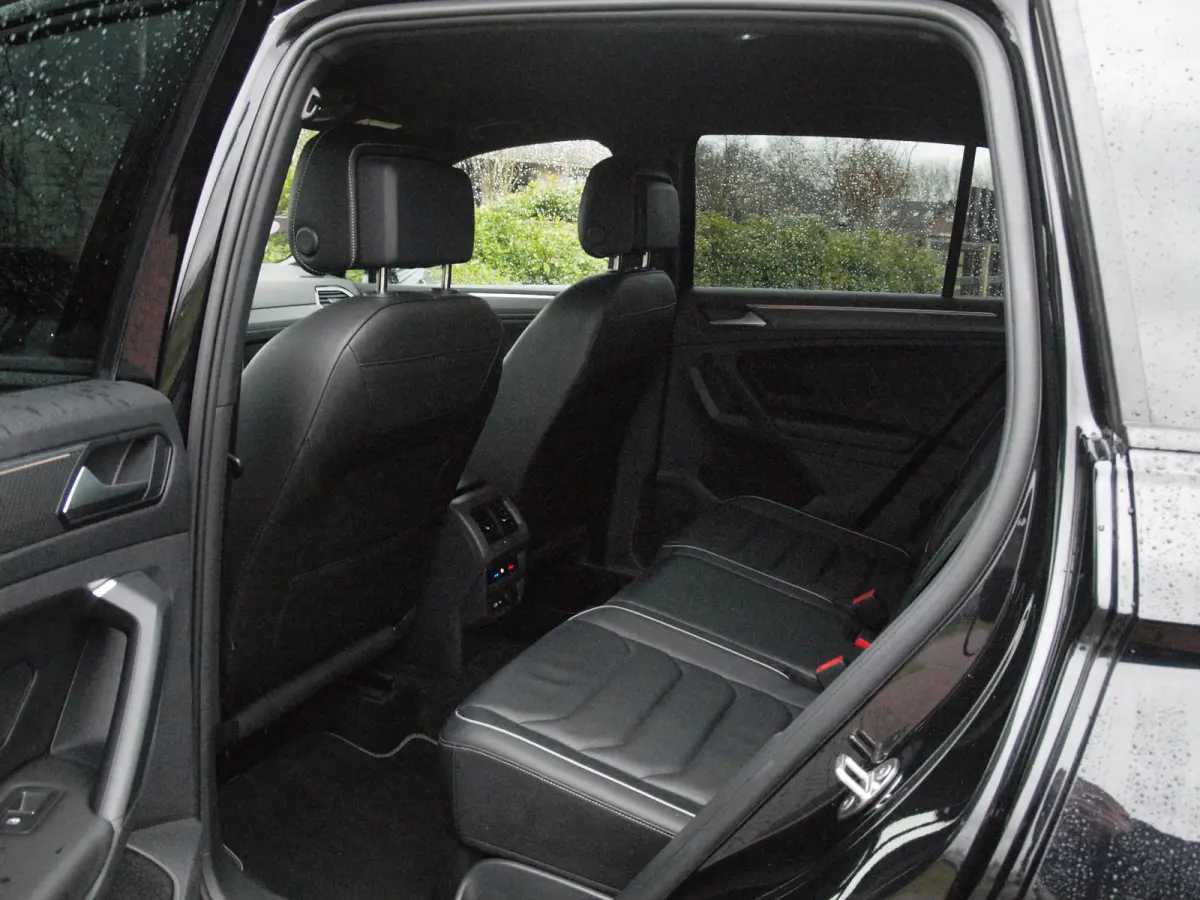 1.5 TSI R-Line Business+ | Black Style | Sfeerverlichting | Leer | Virtual Cockpit | Apple Carplay | NL-Auto |
