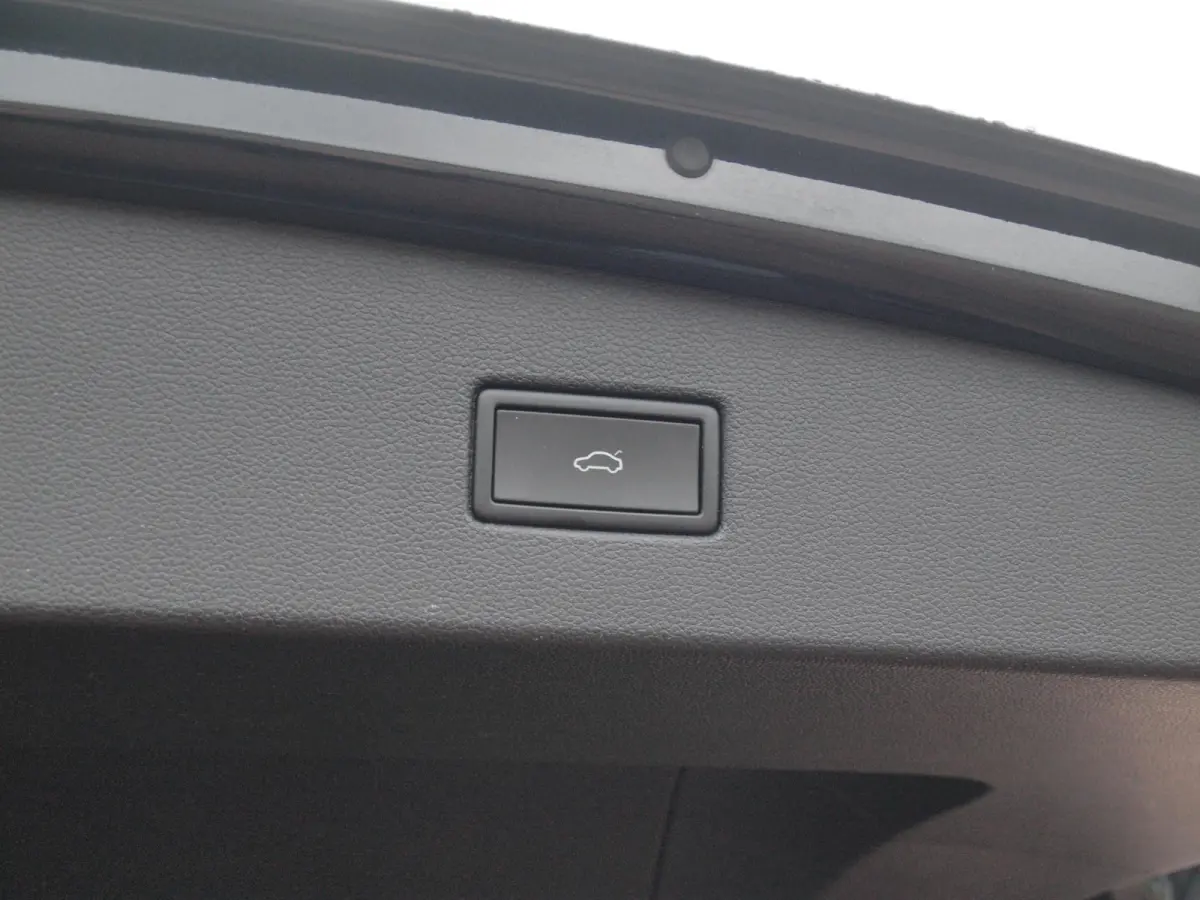 1.5 TSI R-Line Business+ | Black Style | Sfeerverlichting | Leer | Virtual Cockpit | Apple Carplay | NL-Auto |