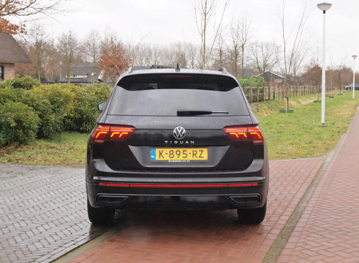 1.5 TSI R-Line Business+ | Black Style | Sfeerverlichting | Leer | Virtual Cockpit | Apple Carplay | NL-Auto |