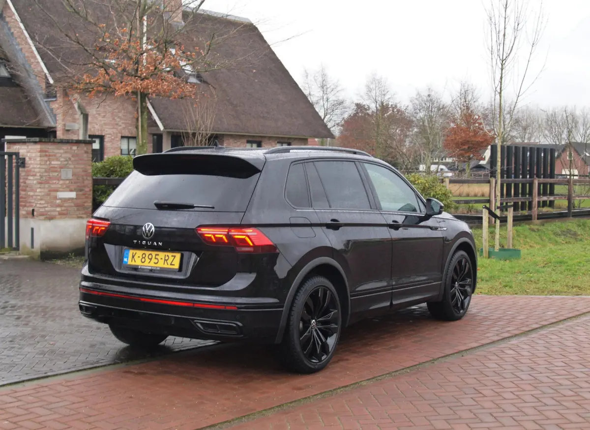 1.5 TSI R-Line Business+ | Black Style | Sfeerverlichting | Leer | Virtual Cockpit | Apple Carplay | NL-Auto |