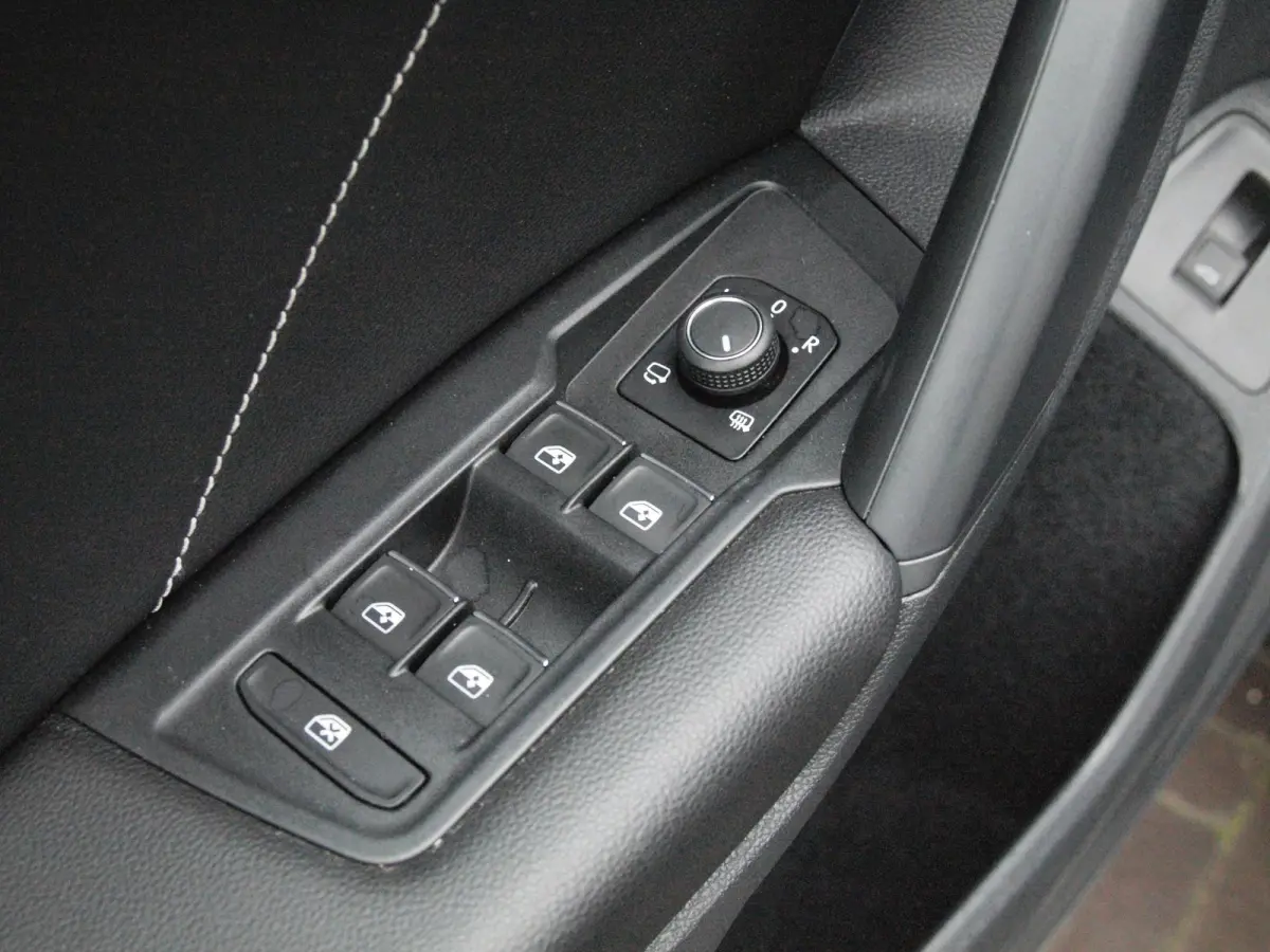 1.5 TSI R-Line Business+ | Black Style | Sfeerverlichting | Leer | Virtual Cockpit | Apple Carplay | NL-Auto |