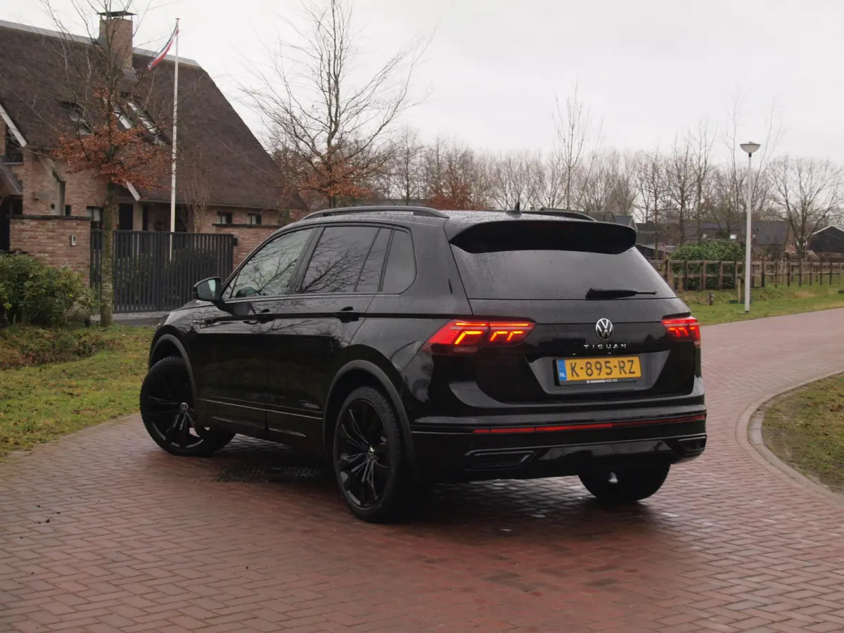 1.5 TSI R-Line Business+ | Black Style | Sfeerverlichting | Leer | Virtual Cockpit | Apple Carplay | NL-Auto |