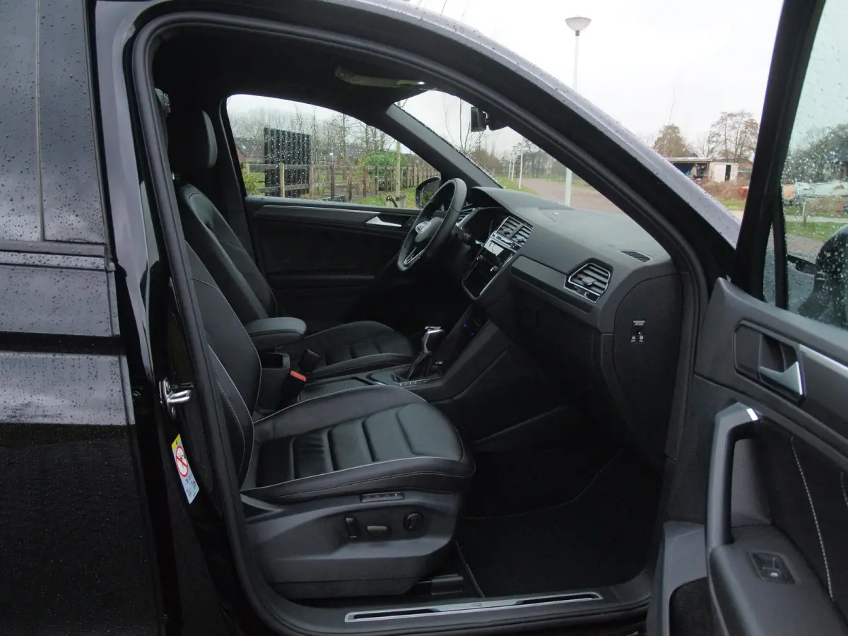 1.5 TSI R-Line Business+ | Black Style | Sfeerverlichting | Leer | Virtual Cockpit | Apple Carplay | NL-Auto |