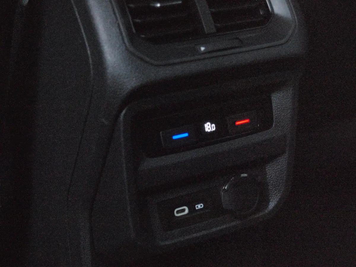 1.5 TSI R-Line Business+ | Black Style | Sfeerverlichting | Leer | Virtual Cockpit | Apple Carplay | NL-Auto |