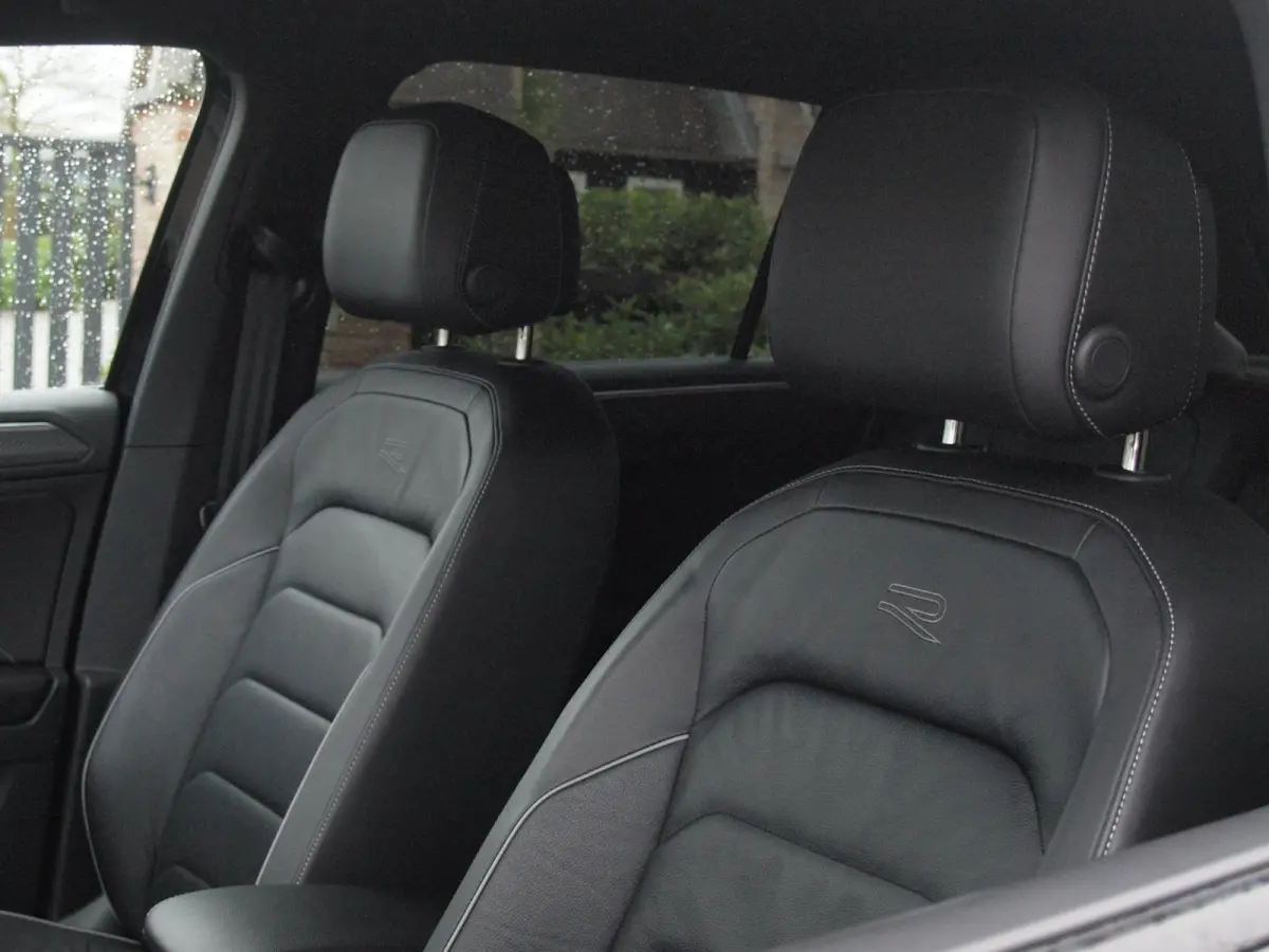 1.5 TSI R-Line Business+ | Black Style | Sfeerverlichting | Leer | Virtual Cockpit | Apple Carplay | NL-Auto |