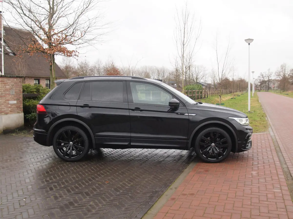 1.5 TSI R-Line Business+ | Black Style | Sfeerverlichting | Leer | Virtual Cockpit | Apple Carplay | NL-Auto |