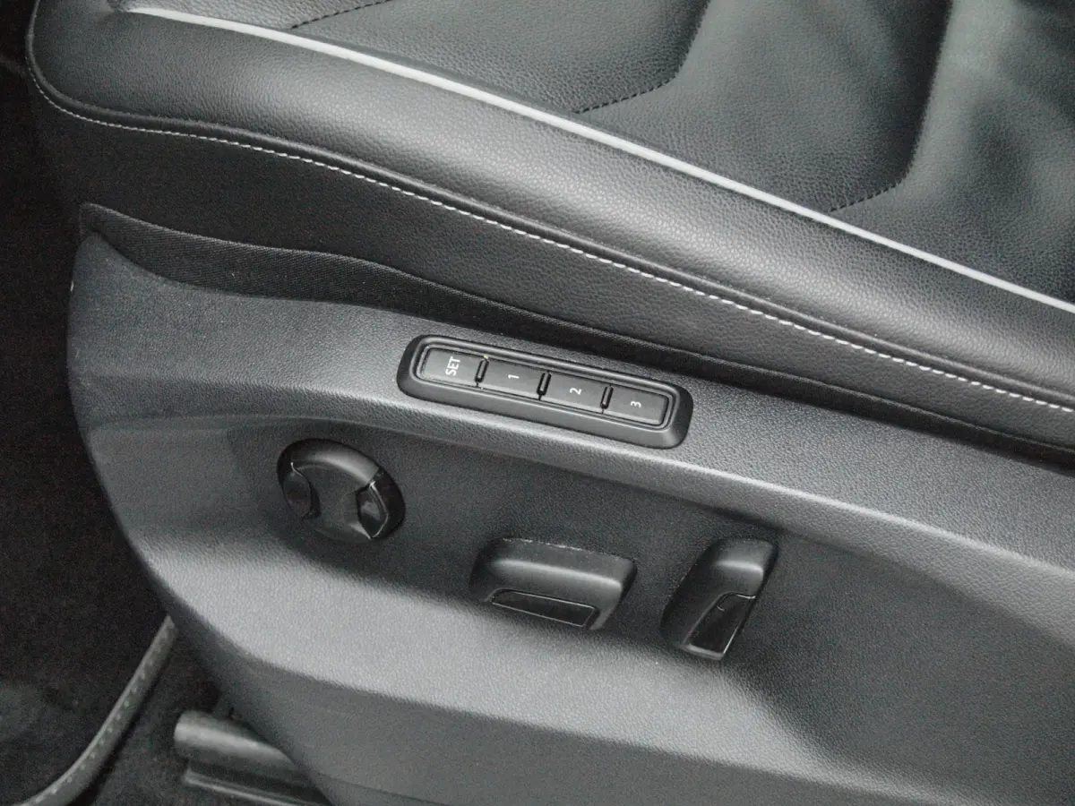 1.5 TSI R-Line Business+ | Black Style | Sfeerverlichting | Leer | Virtual Cockpit | Apple Carplay | NL-Auto |