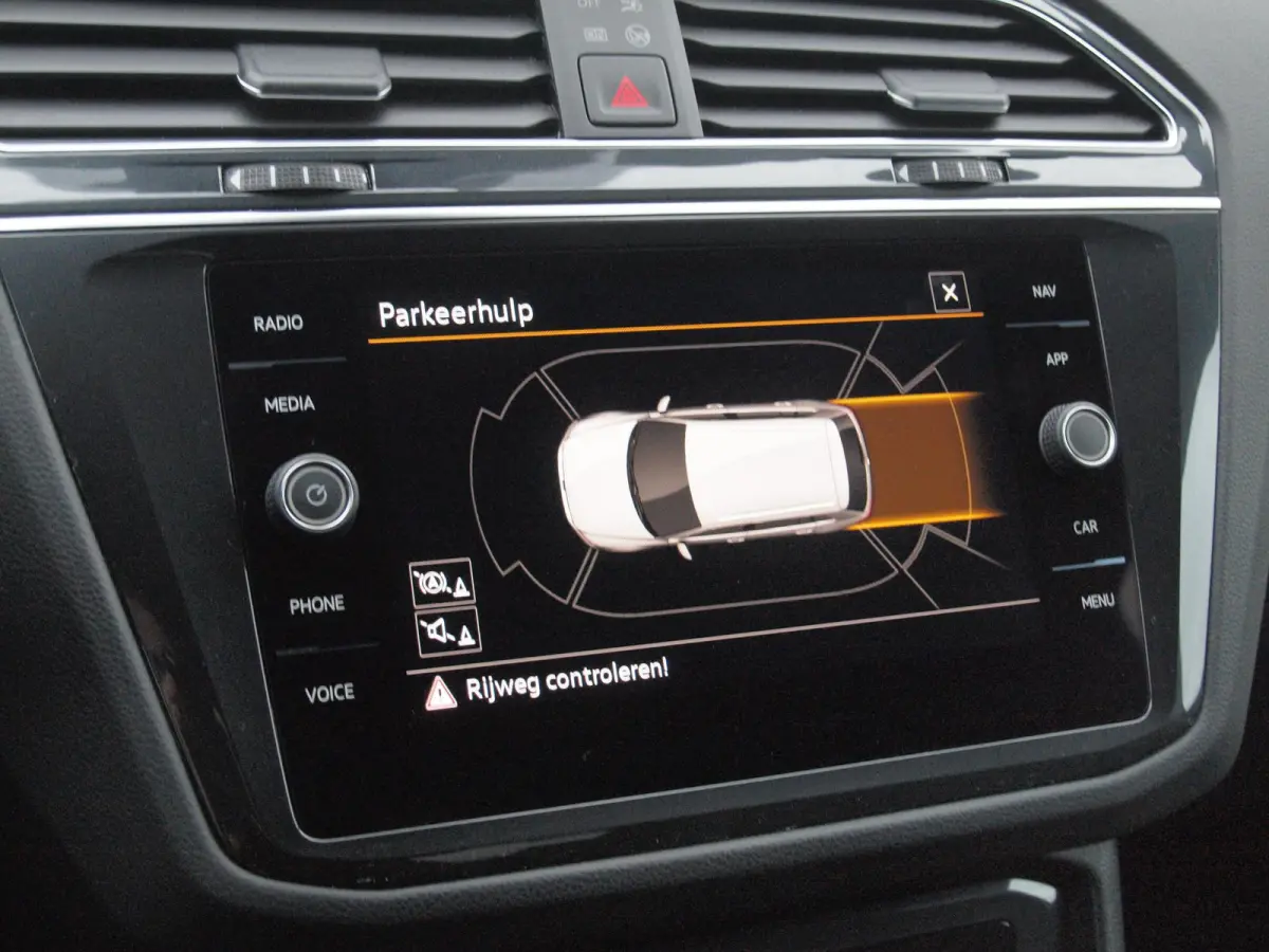 1.5 TSI R-Line Business+ | Black Style | Sfeerverlichting | Leer | Virtual Cockpit | Apple Carplay | NL-Auto |