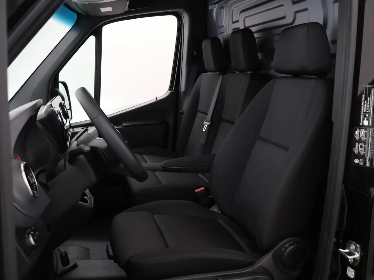 315 CDI | L2 H2 | RWD | Aut. | PRO | BPM VRIJ! | ACHTERUITRIJCAMERA | 3500 KG AHW | DODEHOEKASSISTENT | AIRCO | CRUISE | CARPLAY | ANDROID AUTO | METALLIC | 3-ZITS | MBUX SYSTEEM GROOT