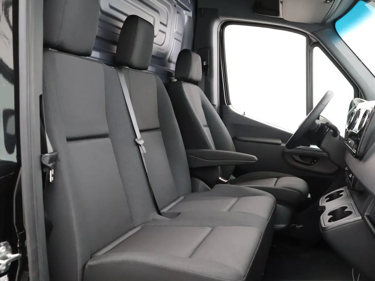 315 CDI | L2 H2 | RWD | Aut. | PRO | BPM VRIJ! | ACHTERUITRIJCAMERA | 3500 KG AHW | DODEHOEKASSISTENT | AIRCO | CRUISE | CARPLAY | ANDROID AUTO | METALLIC | 3-ZITS | MBUX SYSTEEM GROOT