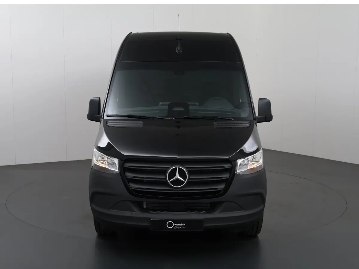 315 CDI | L2 H2 | RWD | Aut. | PRO | BPM VRIJ! | ACHTERUITRIJCAMERA | 3500 KG AHW | DODEHOEKASSISTENT | AIRCO | CRUISE | CARPLAY | ANDROID AUTO | METALLIC | 3-ZITS | MBUX SYSTEEM GROOT