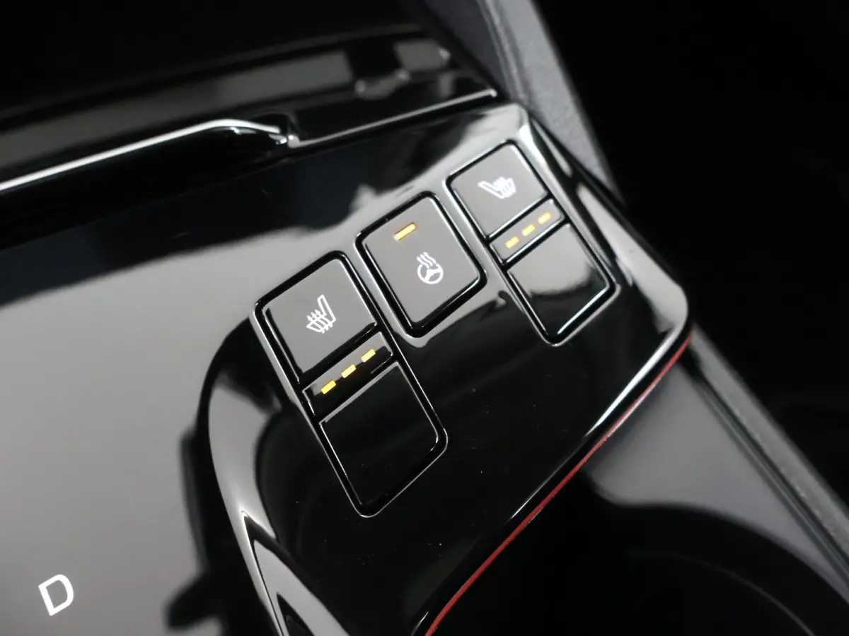 1.6 T-GDi MHEV DCT7 DynamicPlusLine | Panoramadak | Matrix LED Koplampen | Stoel/Stuurverwarming | Keyless Go | Elektrisch verstelbare voorstoelen |