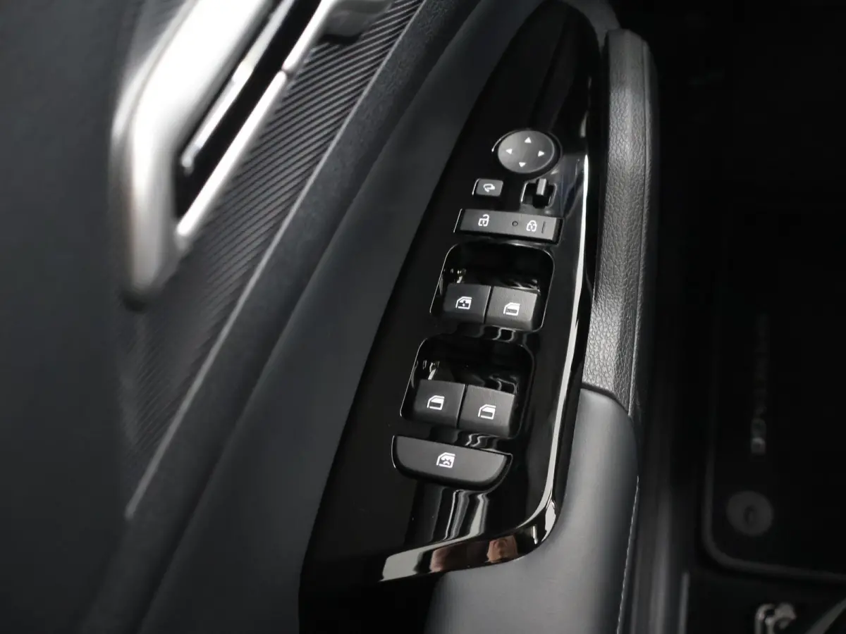 1.6 T-GDi MHEV DCT7 DynamicPlusLine | Panoramadak | Matrix LED Koplampen | Stoel/Stuurverwarming | Keyless Go | Elektrisch verstelbare voorstoelen |