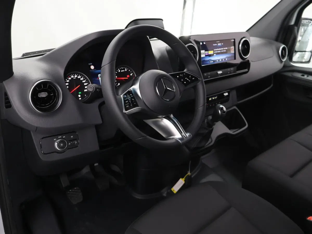 315 CDI | L2 H1 | RWD | PRO | Parkeercamera | Airco | Dodehoekassistent | Zijwindassistent | Cruise Control | Chauffeursstoel |