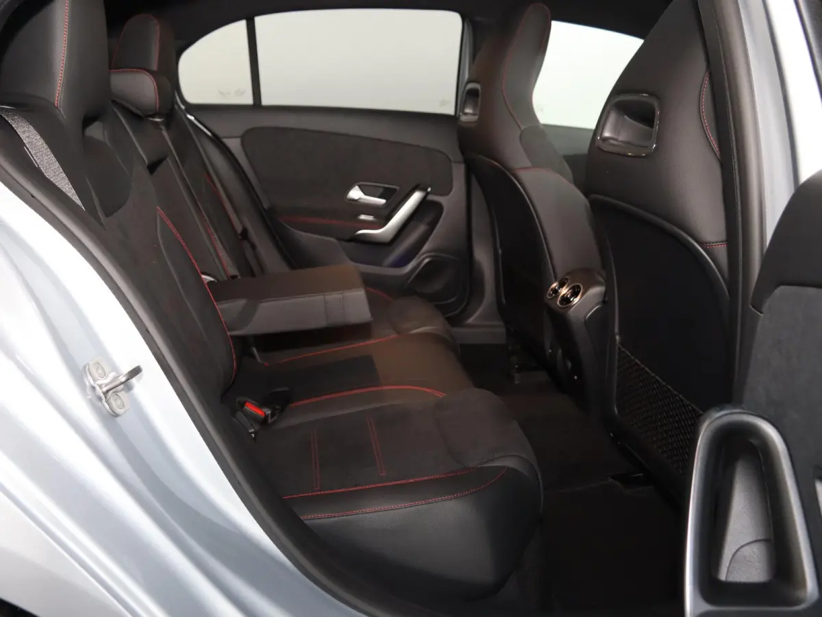 250e Star Edition AMG Line | Multibeam | Panoramaschuifdak | Night | Stoelverwarming | Achteruitrijcamera | Apple Carplay/Android Auto |