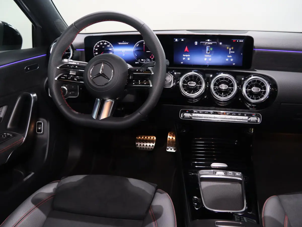 250e Star Edition AMG Line | Multibeam | Panoramaschuifdak | Night | Stoelverwarming | Achteruitrijcamera | Apple Carplay/Android Auto |