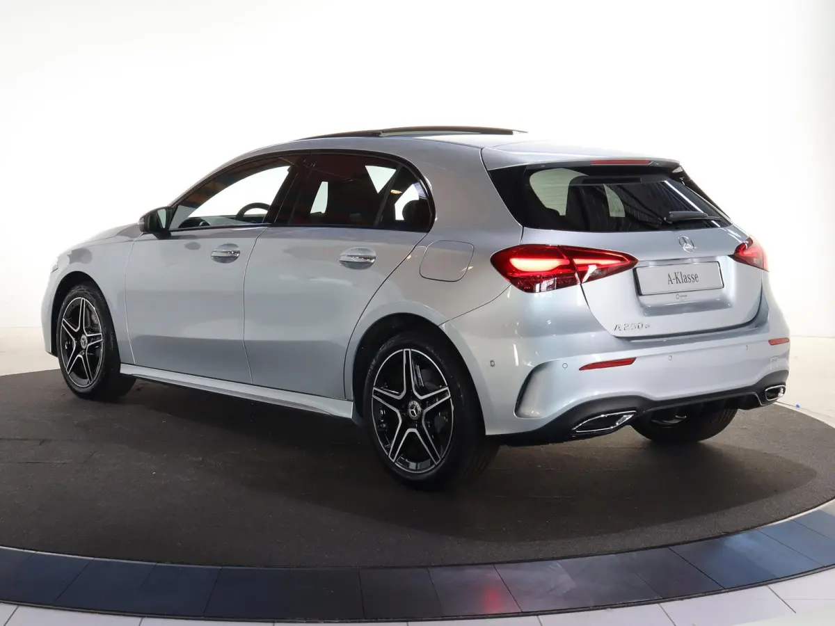 250e Star Edition AMG Line | Multibeam | Panoramaschuifdak | Night | Stoelverwarming | Achteruitrijcamera | Apple Carplay/Android Auto |