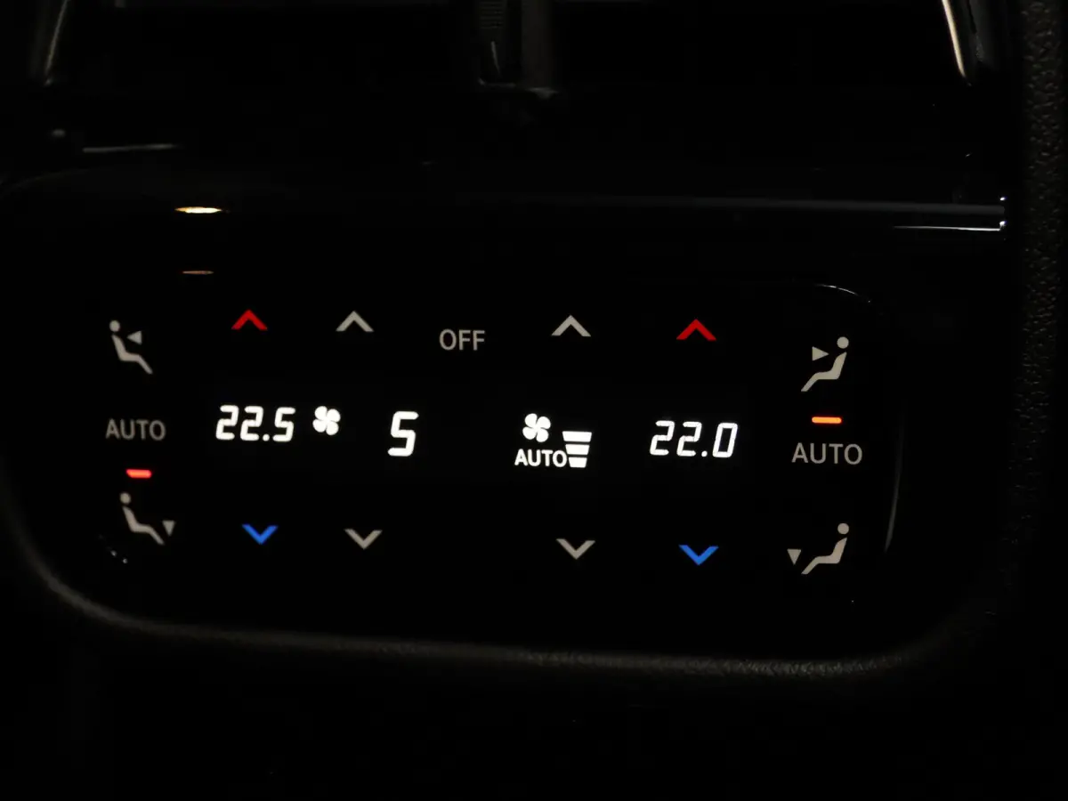 300e Sport Edition | Premium Plus | Techniek pakket | Luchtvering | leder | Rijassistentiepakket Plus | Stoelventilatie/-verwarming voor | Burmester