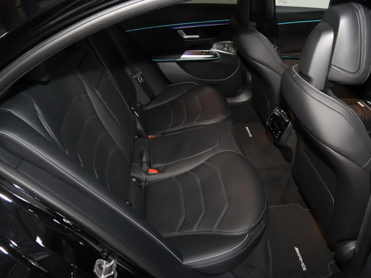300e Sport Edition | Premium Plus | Techniek pakket | Luchtvering | leder | Rijassistentiepakket Plus | Stoelventilatie/-verwarming voor | Burmester