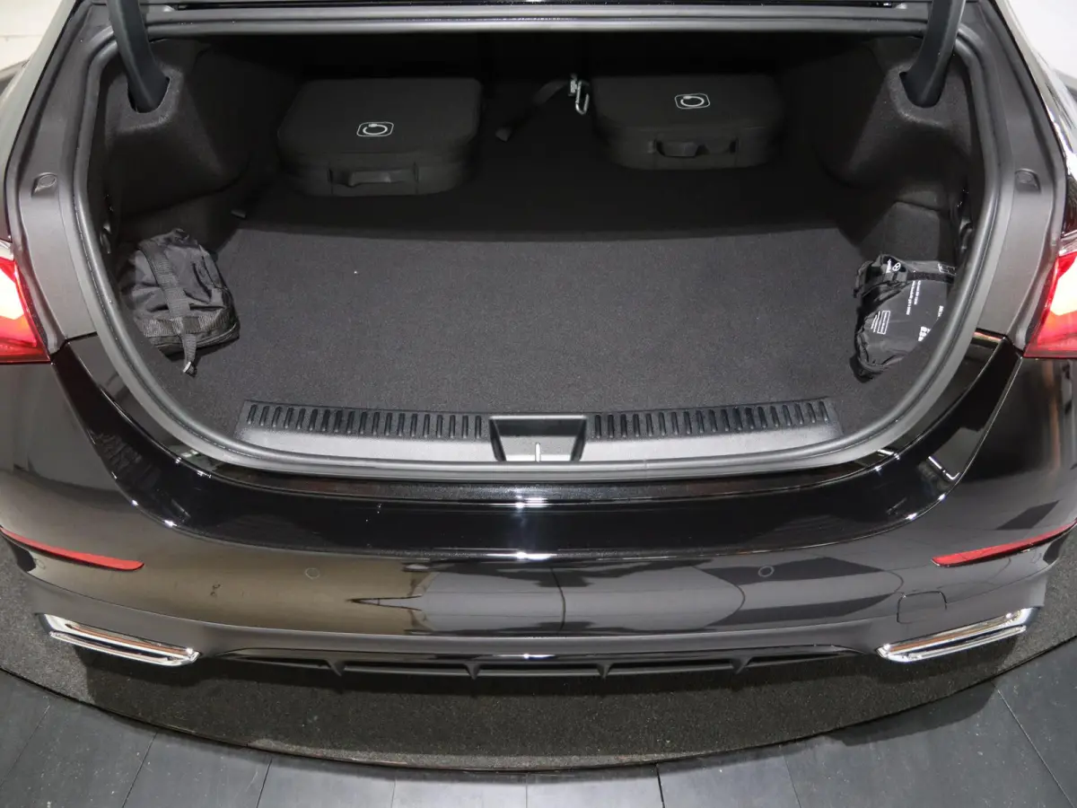 300e Sport Edition | Premium Plus | Techniek pakket | Luchtvering | leder | Rijassistentiepakket Plus | Stoelventilatie/-verwarming voor | Burmester