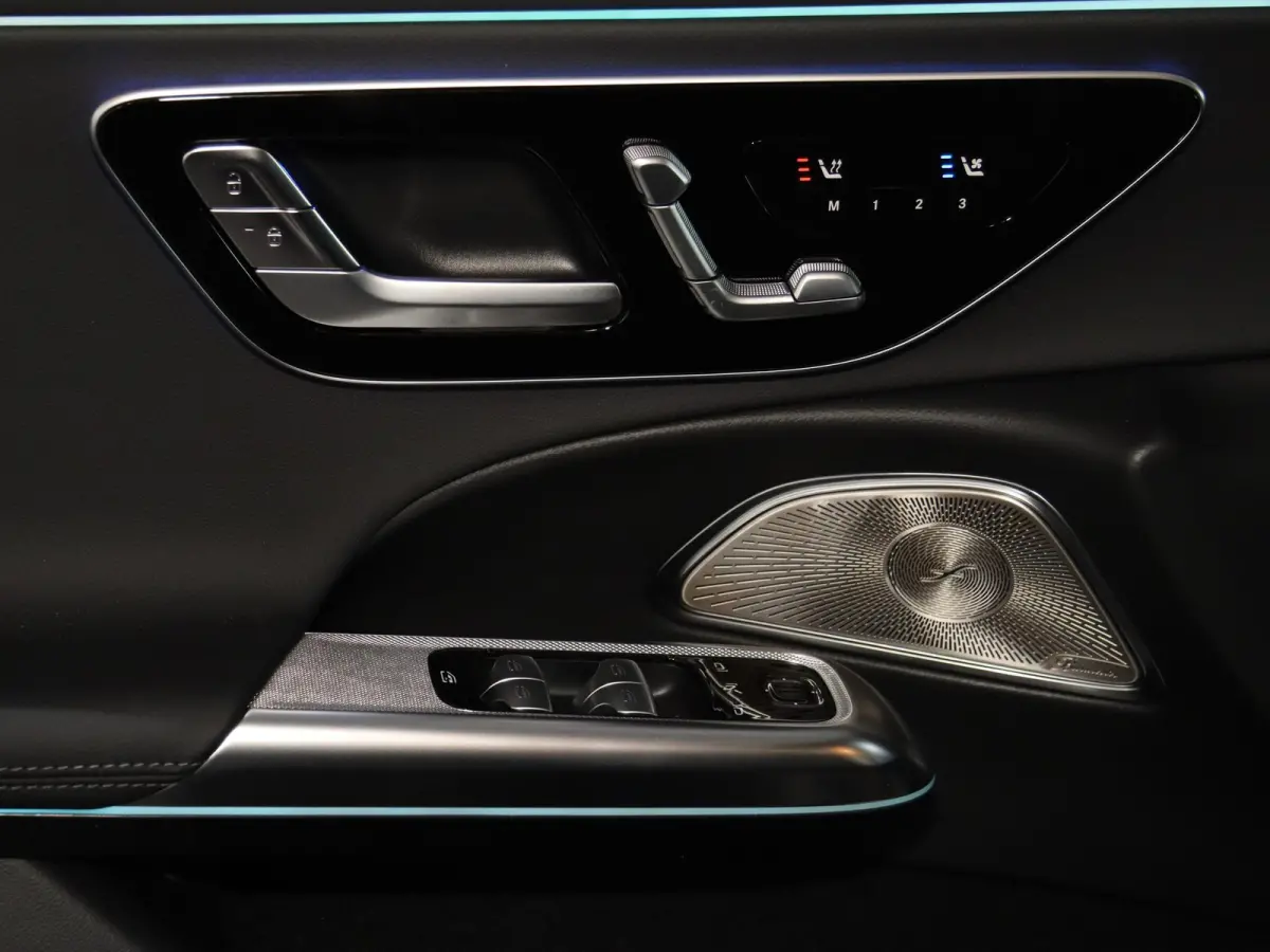 300e Sport Edition | Premium Plus | Techniek pakket | Luchtvering | leder | Rijassistentiepakket Plus | Stoelventilatie/-verwarming voor | Burmester