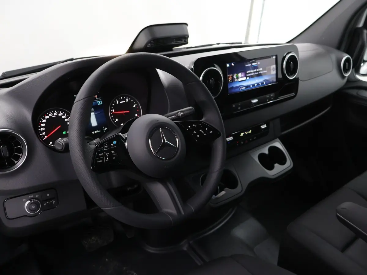 317 CDI | L2 H2 | Aut. | RWD | PRO | BPM VRIJ! | 3500 KG AHW | CARPLAY | ANDROID AUTO | 3-ZITS | CRUISE | CAMERA | AIRCO | SPOORASSISTENT | DODEHOEKDETECTIE |