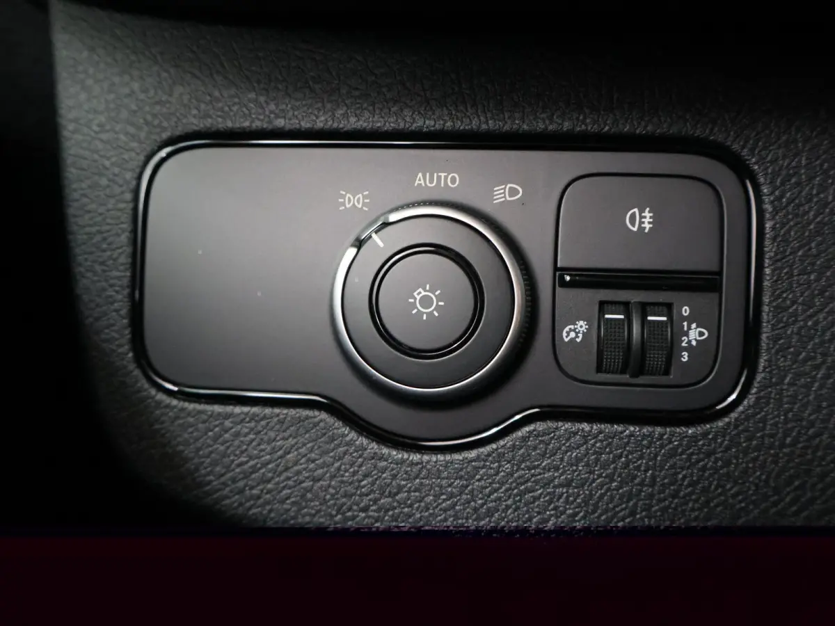 317 CDI | L2 H2 | Aut. | RWD | PRO | BPM VRIJ! | 3500 KG AHW | CARPLAY | ANDROID AUTO | 3-ZITS | CRUISE | CAMERA | AIRCO | SPOORASSISTENT | DODEHOEKDETECTIE |