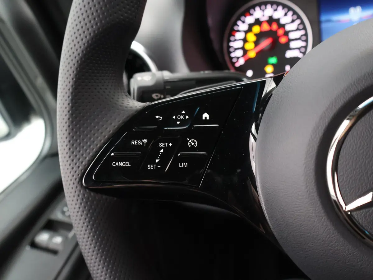 317 CDI | L2 H2 | Aut. | RWD | PRO | BPM VRIJ! | 3500 KG AHW | CARPLAY | ANDROID AUTO | 3-ZITS | CRUISE | CAMERA | AIRCO | SPOORASSISTENT | DODEHOEKDETECTIE |