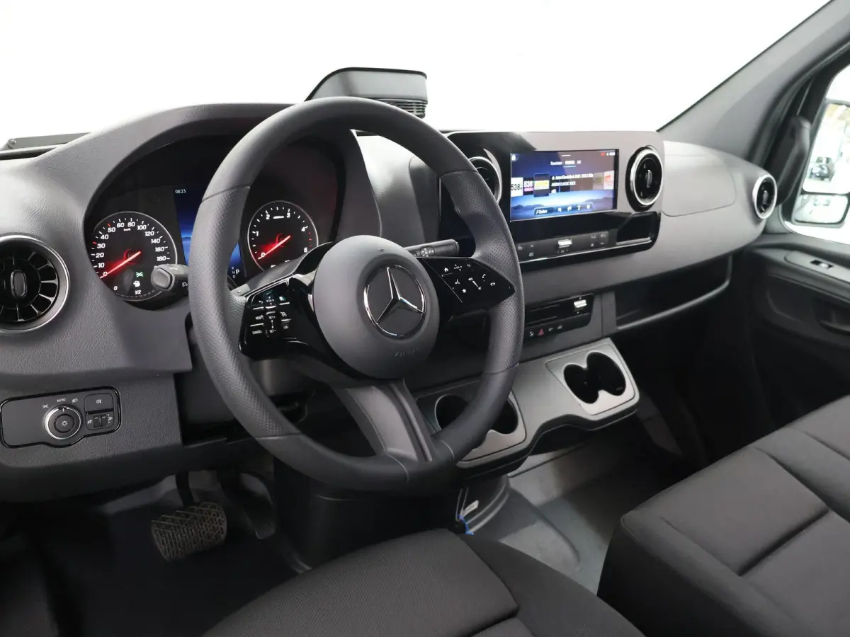 315 CDI | L2 H2 | RWD | Aut. | PRO | BPM VRIJ! | AIRCO | CRUISE | 3500 KG AHW | CARPLAY | ANDROID AUTO | DODEHOEKASSISTENT | METALLIC | SPOORASSISTENT | MULTIFUNCTIONEELSTUURWIEL