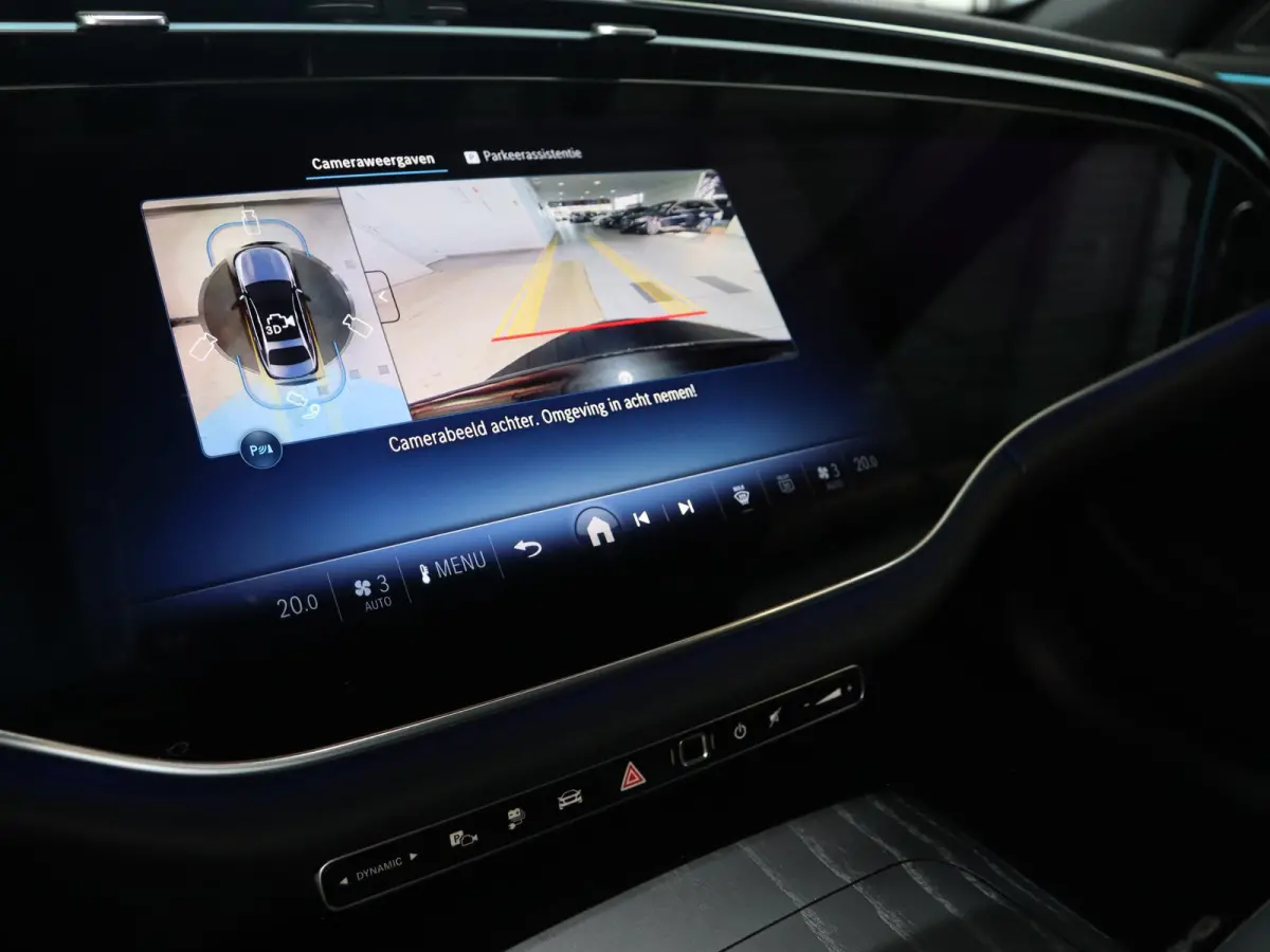 300e Sport Edition | Premium Plus pakket | Panoramaschuifdak | Superscreen | Nightpakket | Rijassistentiepakket Plus | Stoelventilatie | Head-up display | Luchtvering |