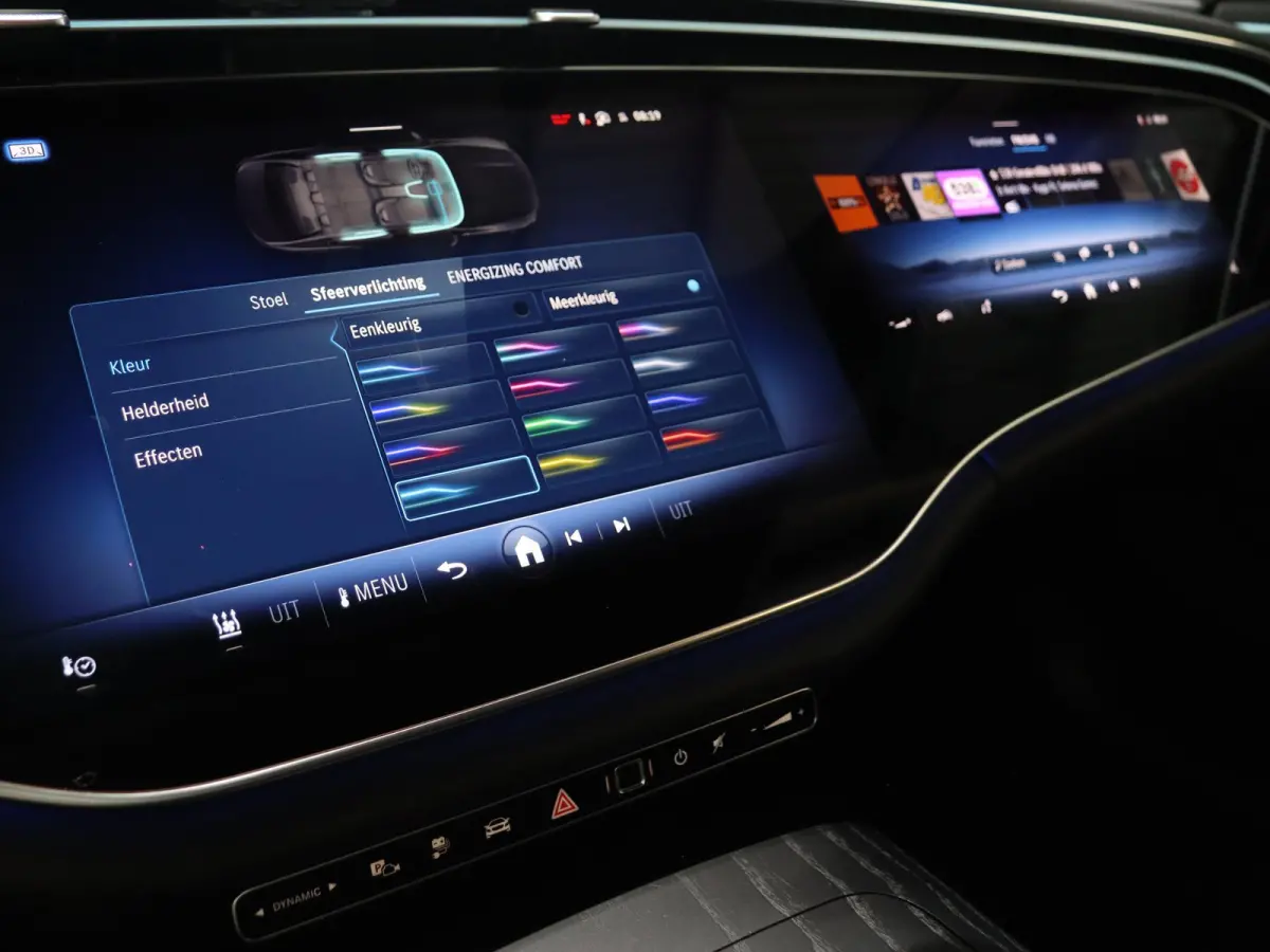 300e Sport Edition | Premium Plus pakket | Panoramaschuifdak | Superscreen | Nightpakket | Rijassistentiepakket Plus | Stoelventilatie | Head-up display | Luchtvering |