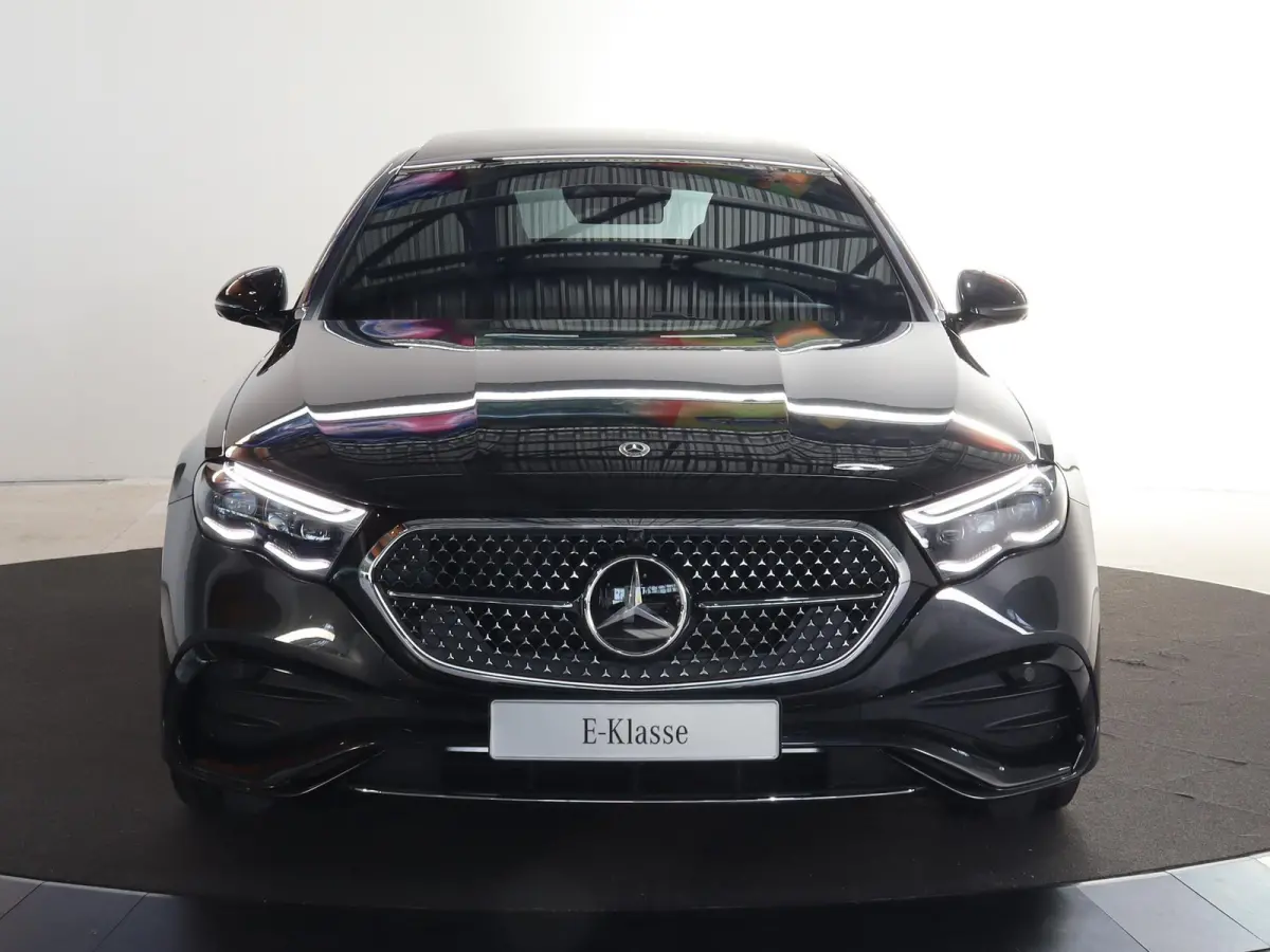 300e Sport Edition | Premium Plus pakket | Panoramaschuifdak | Superscreen | Nightpakket | Rijassistentiepakket Plus | Stoelventilatie | Head-up display | Luchtvering |