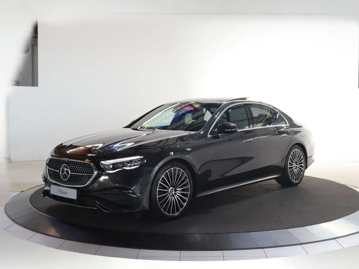 300e Sport Edition | Premium Plus pakket | Panoramaschuifdak | Superscreen | Nightpakket | Rijassistentiepakket Plus | Stoelventilatie | Head-up display | Luchtvering |