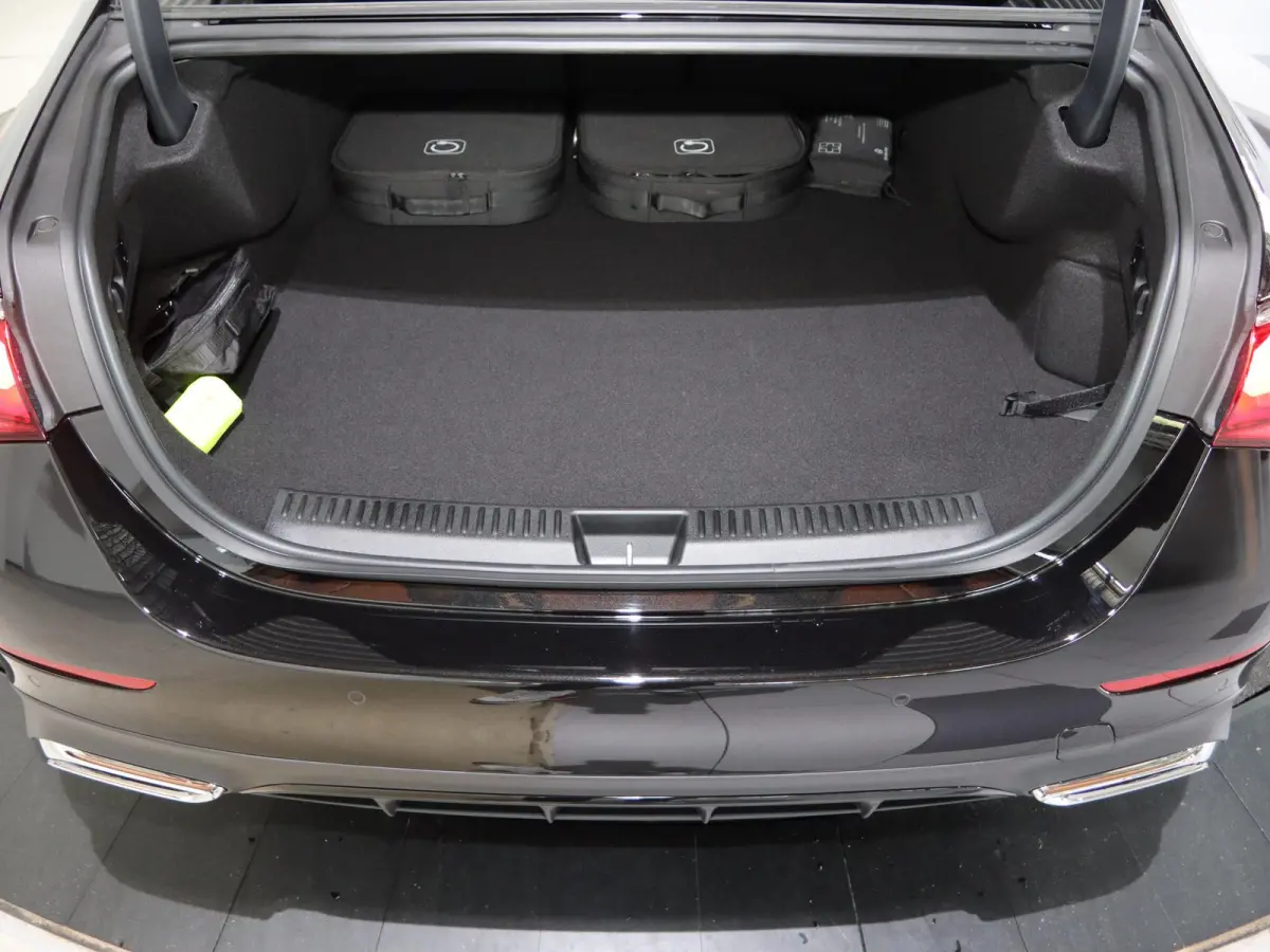 300e Sport Edition | Panoramaschuifdak | 360° camera |  Rij Assistentie pakket | Burmester | Stoelventilatie |