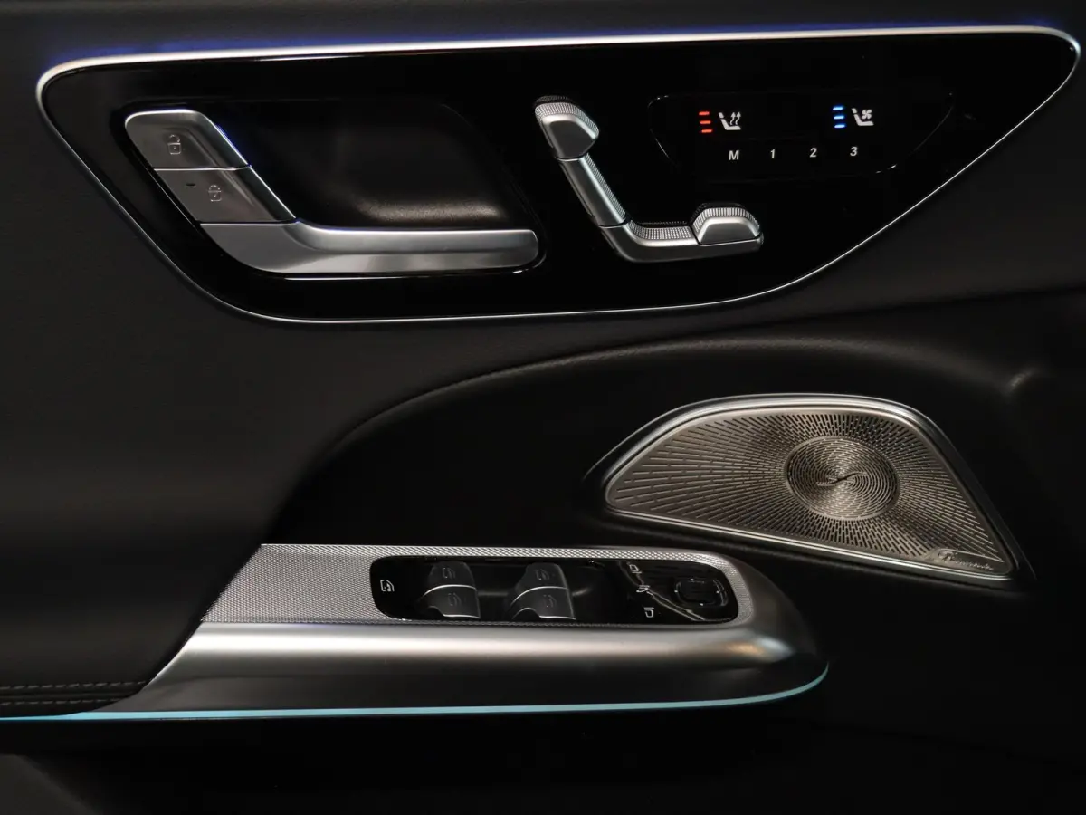 300e Sport Edition | Panoramaschuifdak | 360° camera |  Rij Assistentie pakket | Burmester | Stoelventilatie |