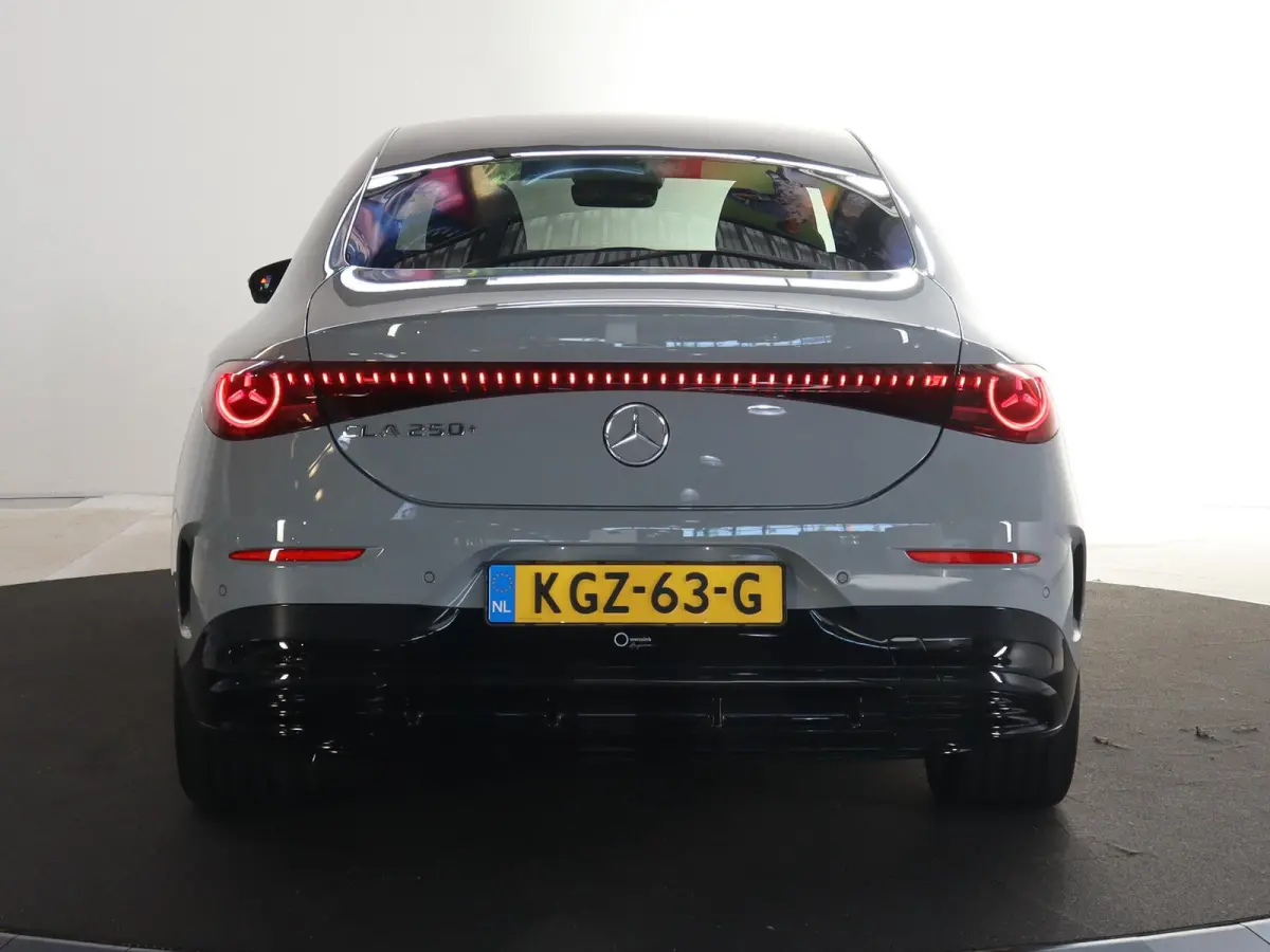 250+ Launch Edition 85.5 kWh | Night | Panoramadak | DISTRONIC | Achteruitrijcamera | Dodehoekassistent |