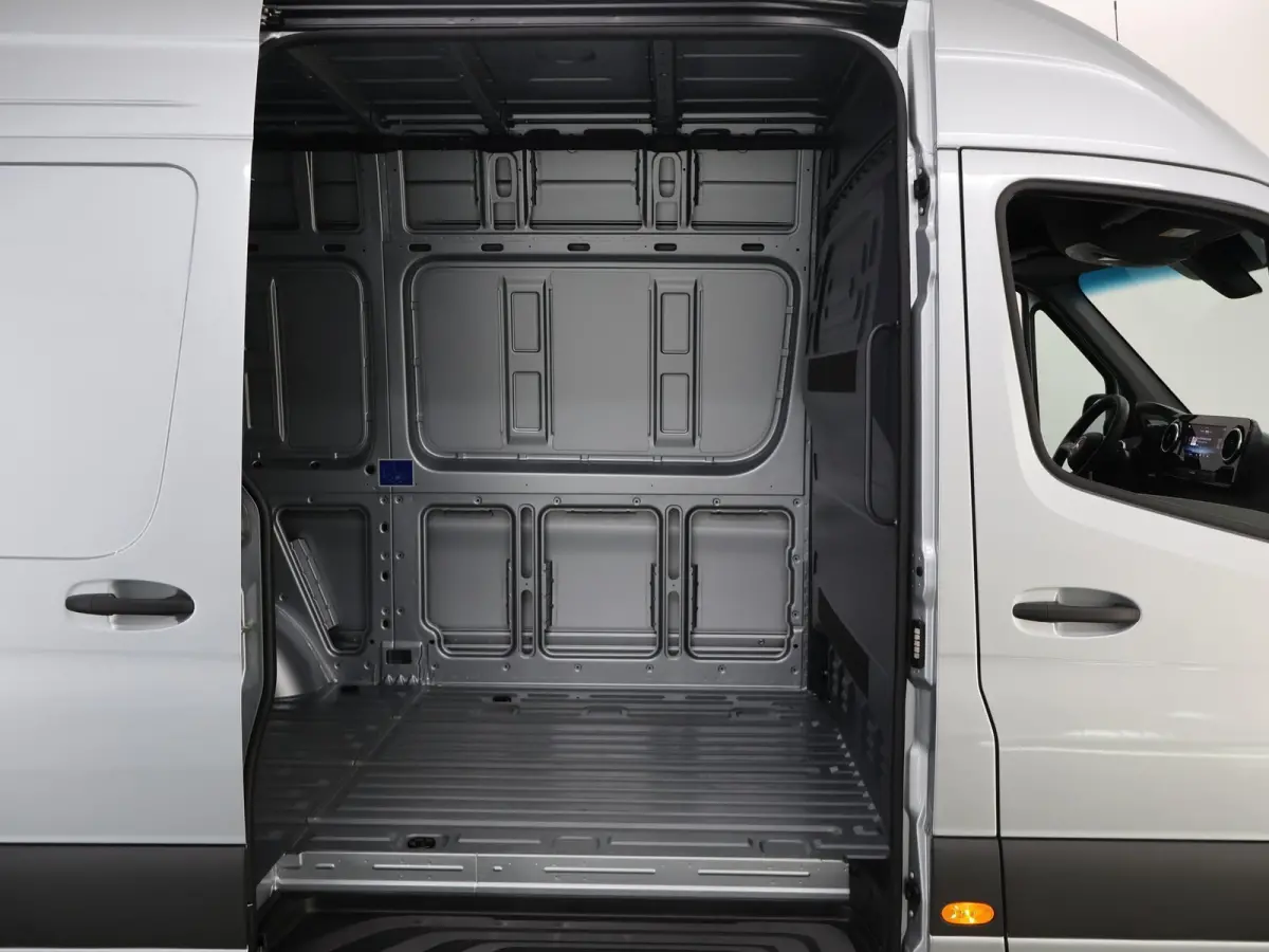 317 CDI L2 H2 RWD PRO | Smartphone integratie pakket | 10.25" MBUX Systeem | Achteruitrijcamera | 3500 KG Trekgewicht |
