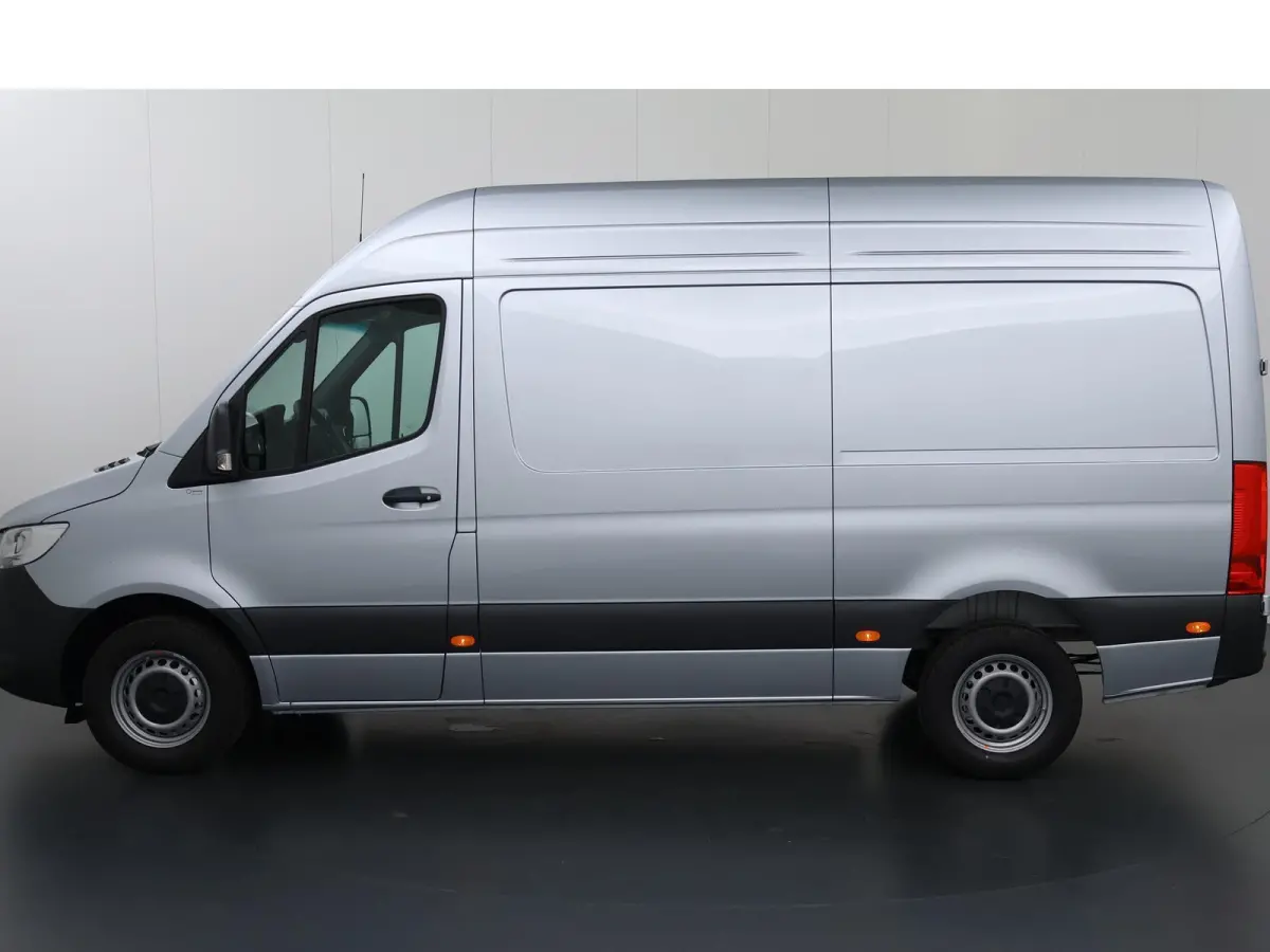 317 CDI L2 H2 RWD PRO | Smartphone integratie pakket | 10.25" MBUX Systeem | Achteruitrijcamera | 3500 KG Trekgewicht |