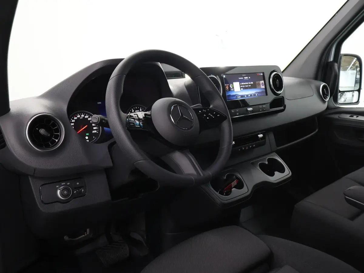 317 CDI L2 H2 RWD PRO | Smartphone integratie pakket | 10.25" MBUX Systeem | Achteruitrijcamera | 3500 KG Trekgewicht |