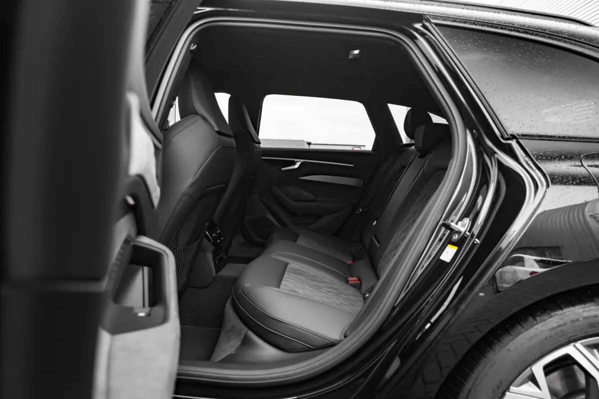 2.0 e-hybrid quattro S edition 299 PK | 360 Camera | Trekhaak | Vierwiel Besturing |  Voorstoelen Verwarmd + Elektr. verstelbaar  | Premium Sportstoelen |