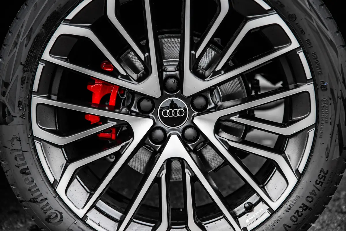 S edition | Adaptive cruise control | Audi sound system | Cruise control