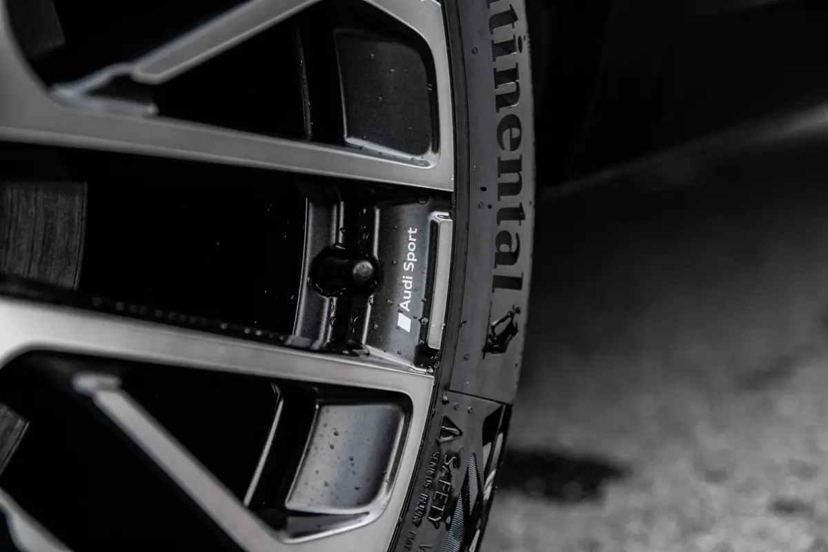 S edition | Adaptive cruise control | Audi sound system | Cruise control
