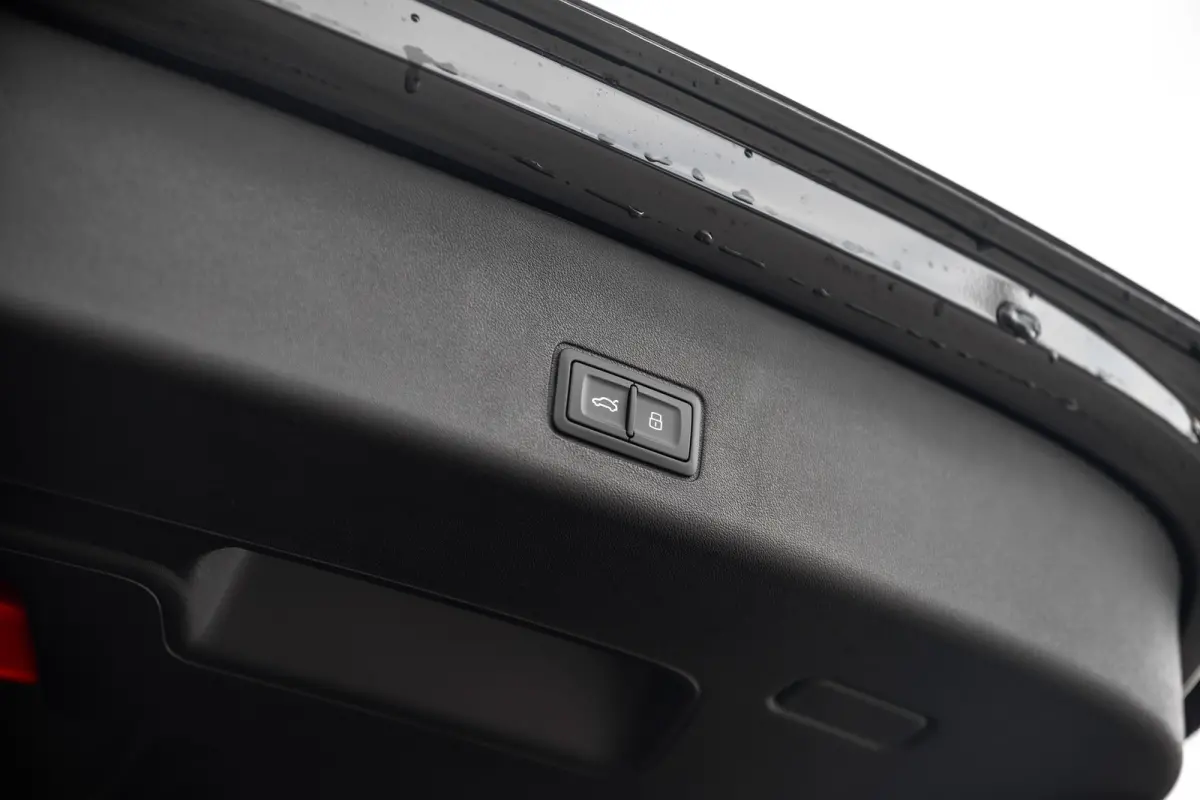 S edition | Adaptive cruise control | Audi sound system | Cruise control