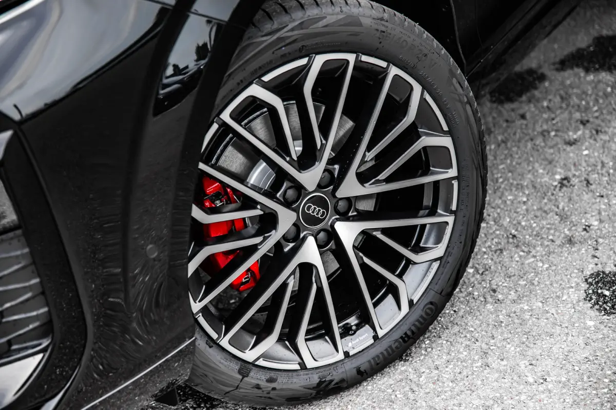 S edition | Adaptive cruise control | Audi sound system | Cruise control